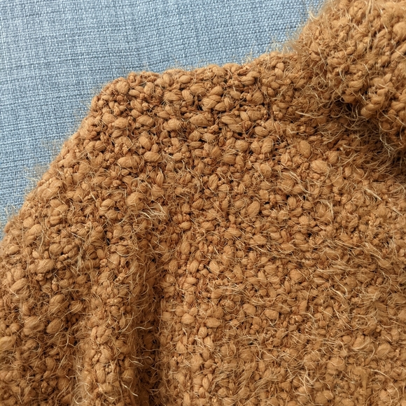 SUPER SOFT Golden Forever 21 Turtleneck sweater - Picture 3 of 3